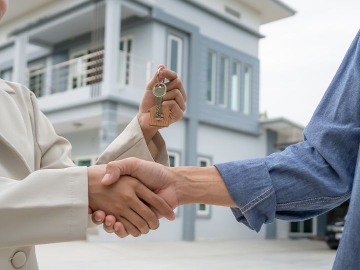 Are Short-Term Rentals For Traveling Professionals A Good Option